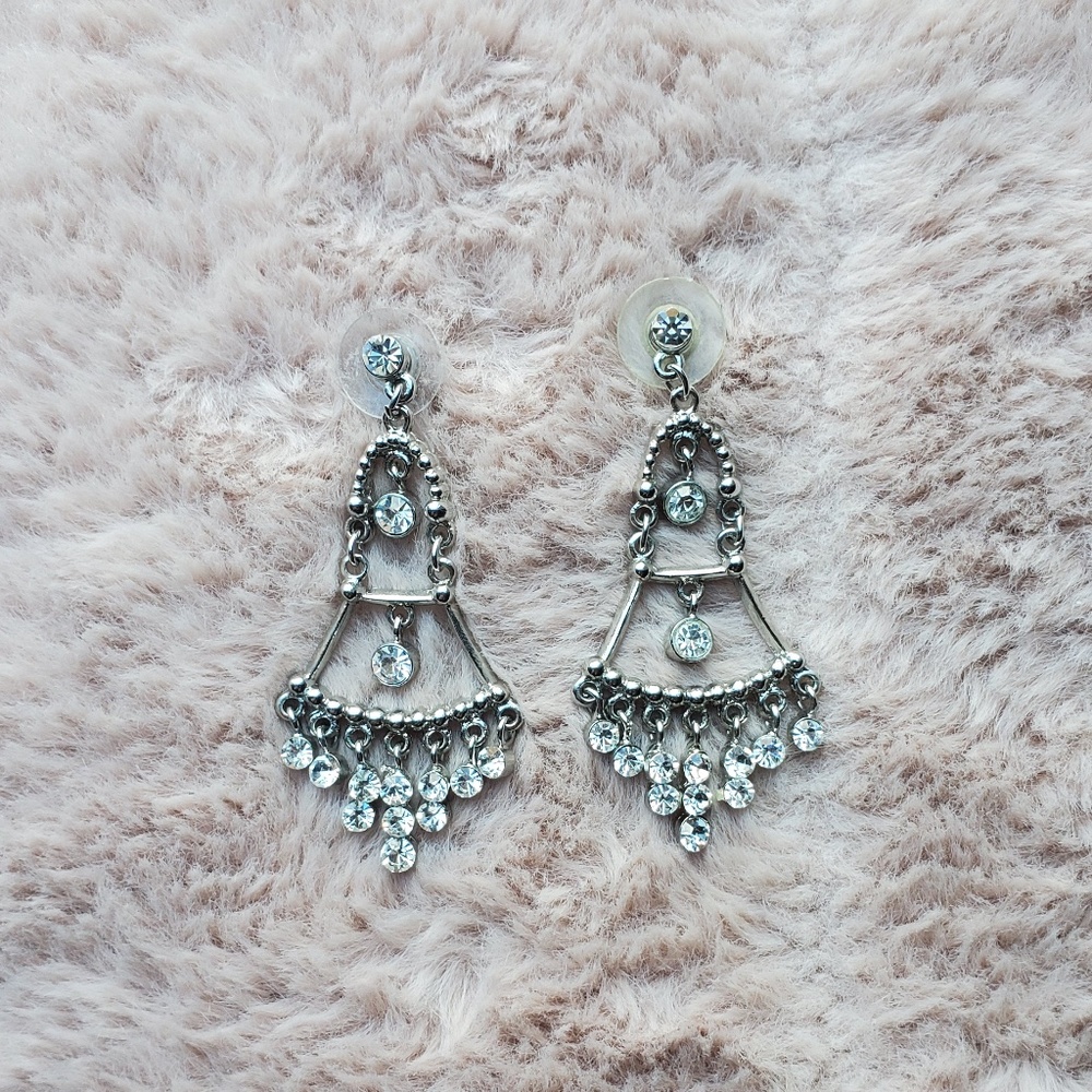♻️DONATED ♻️ 💄TAKE IT SALE💋 Vintage Style Tier Drop Earrings